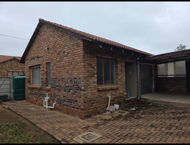 3 BEDROOM HOUSE FOR SALE IN FLORA PARK